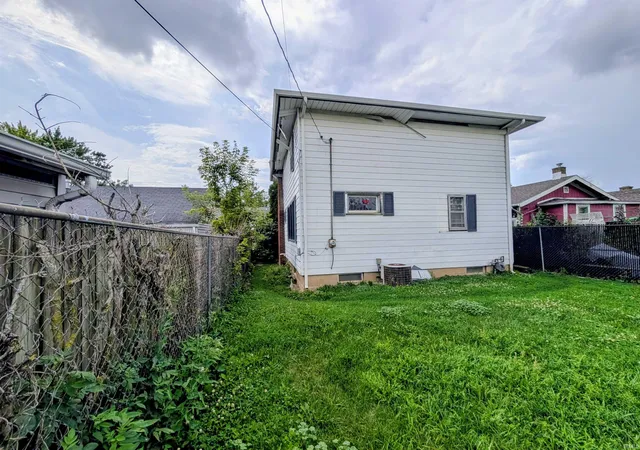 Photo 3 of Sale Pending at 4015 Barr St, Fort Wayne, IN 46806 | MLS# 202627472 | Listing updated on 2026-07-15