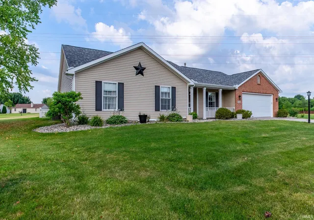 Photo 2 of Sale Pending at 6712 Creekwood Ln, Fort Wayne, IN 46835 | MLS# 202627477 | Listing updated on 2026-07-16