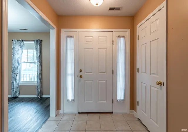 Photo 3 of Sale Pending at 6712 Creekwood Ln, Fort Wayne, IN 46835 | MLS# 202627477 | Listing updated on 2026-07-16