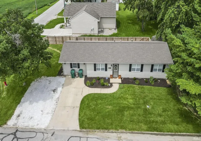 Photo 2 of Manufactured home for sale at 515 W Oxford St, Otterbein, IN 47970 | MLS# 202627487 | Listing updated on 2026-09-28