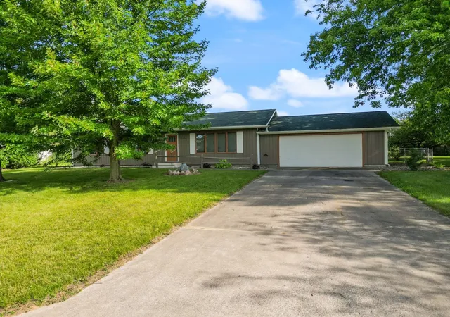Manufactured home for sale at 806 Sharon St, Winona Lake, IN 46590 | MLS# 202627494