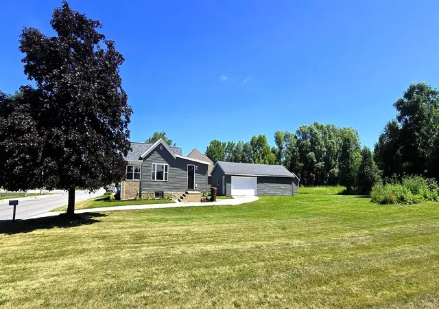 4th image of 1014 Eckart Ave, Auburn, IN 46706 | MLS# 202627504