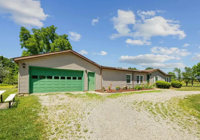 Homes for sale in Spencerville, IN | 17625 Lochner Rd, Spencerville, IN 46788 | MLS# 202627532
