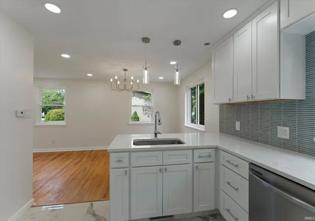 Photo 4 of Manufactured home for sale at 2420 S Twyckenham Dr, South Bend, IN 46614 | MLS# 202627540 | Listing updated on 2026-08-19