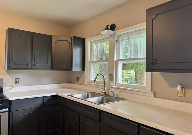 4th image of 1208 9Th Street, Bedford, IN 47421 | MLS# 202627574