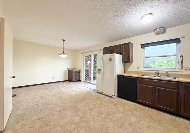 5th image of 136 W Lutz Dr, Bunker Hill, IN 46914 | MLS# 202627577