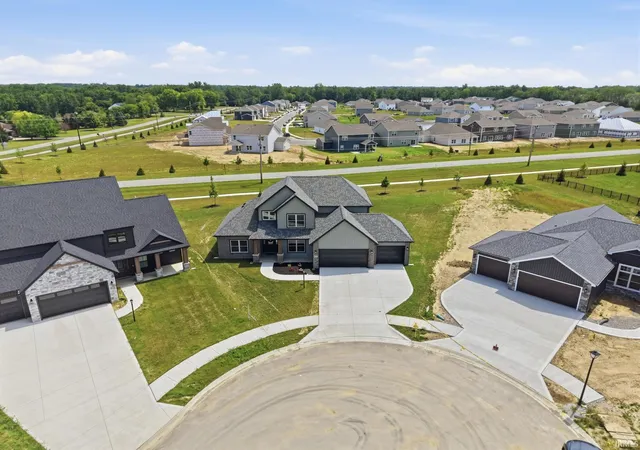 2nd image of 17650 Seahawk Ln, Huntertown, IN 46748 | MLS# 202627579