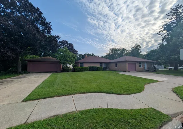 1st image of 412 W Beardsley Ave, Elkhart, IN 46514 | MLS# 202627584