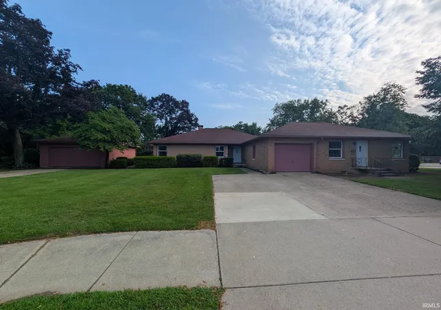2nd image of 412 W Beardsley Ave, Elkhart, IN 46514 | MLS# 202627584