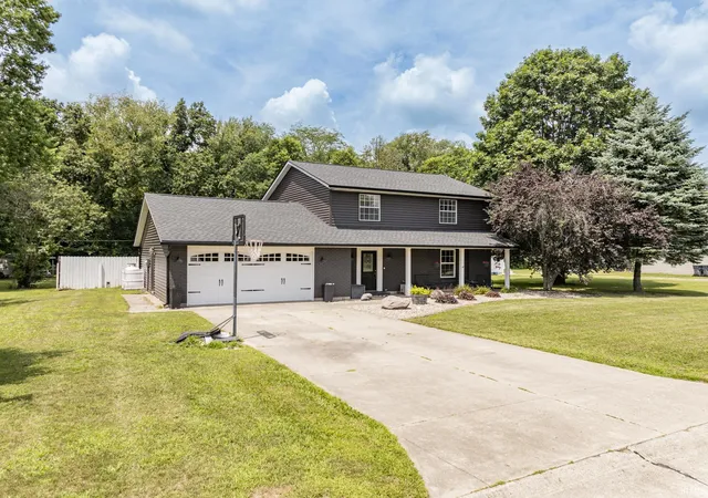 Homes for sale in Muncie, IN | 7401 S Fox St, Muncie, IN 47302 | MLS# 202627608