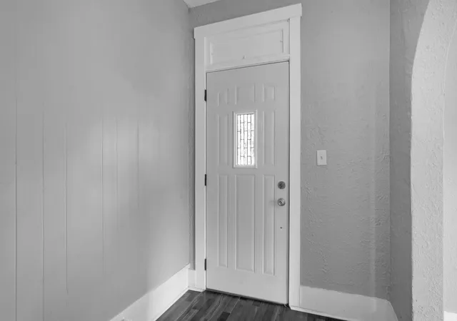 3rd image of 920 E Fort Wayne St, Warsaw, IN 46580 | MLS# 202627618