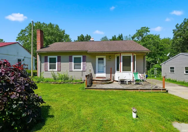 1st image of 2501 West Side Dr, Warsaw, IN 46580 | MLS# 202627624