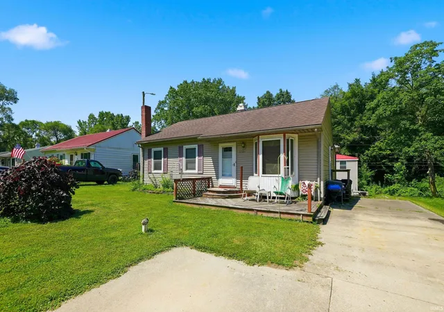 2nd image of 2501 West Side Dr, Warsaw, IN 46580 | MLS# 202627624