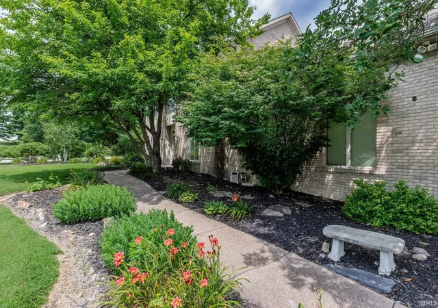 Photo 3 of Sale Pending at 6909 Tonia Ct, Evansville, IN 47710 | MLS# 202627659 | Listing updated on 2026-09-30