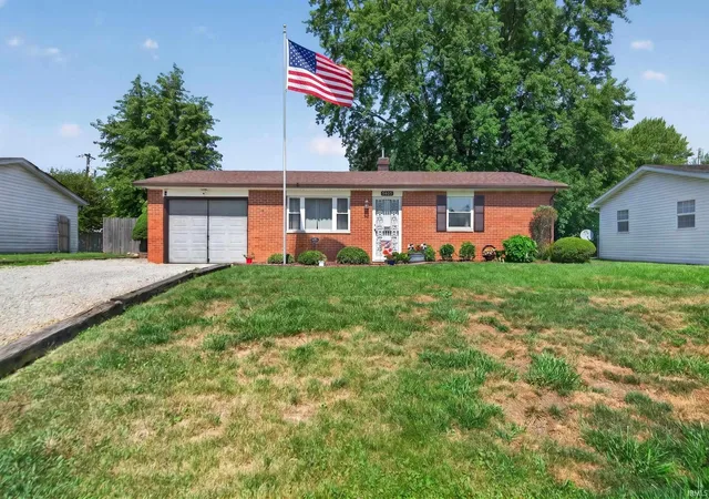 Homes for sale in Kokomo, IN | 5405 Menomonee Dr, Kokomo, IN 46902 | MLS# 202627666