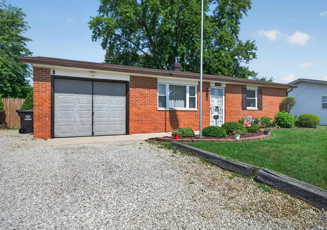 Homes for sale in Kokomo, IN | 5405 Menomonee Dr, Kokomo, IN 46902 | MLS# 202627666