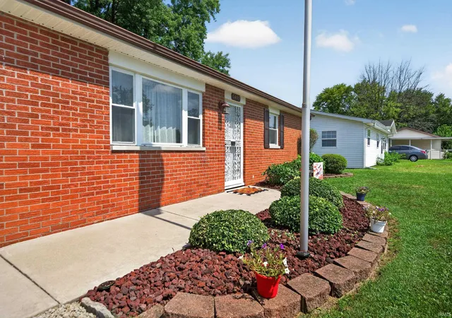 Homes for sale in Kokomo, IN | 5405 Menomonee Dr, Kokomo, IN 46902 | MLS# 202627666