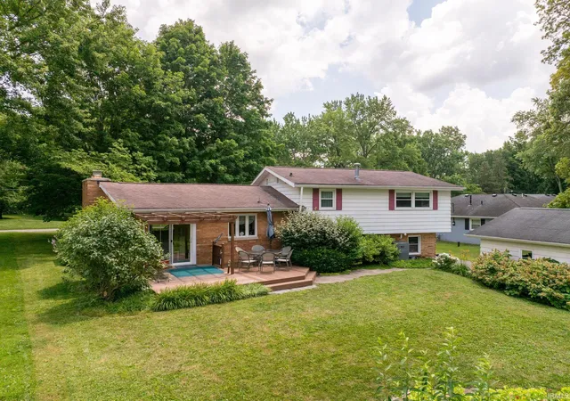 Homes for sale in Yorktown, IN | 1515 S Ridgeview Dr, Yorktown, IN 47396 | MLS# 202627695