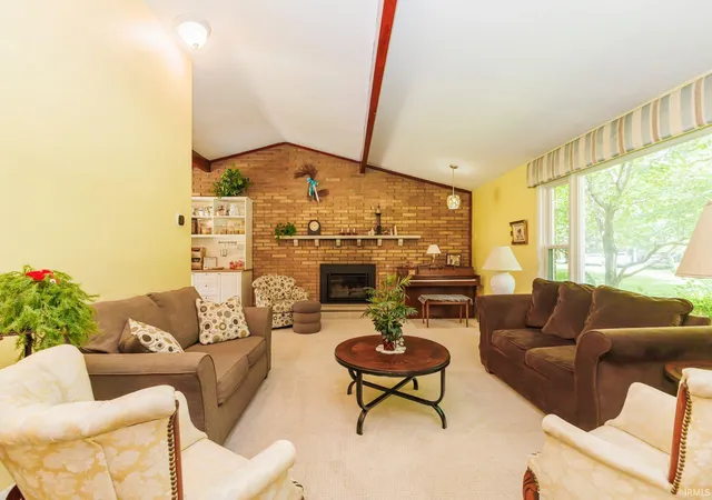 Homes for sale in Yorktown, IN | 1515 S Ridgeview Dr, Yorktown, IN 47396 | MLS# 202627695