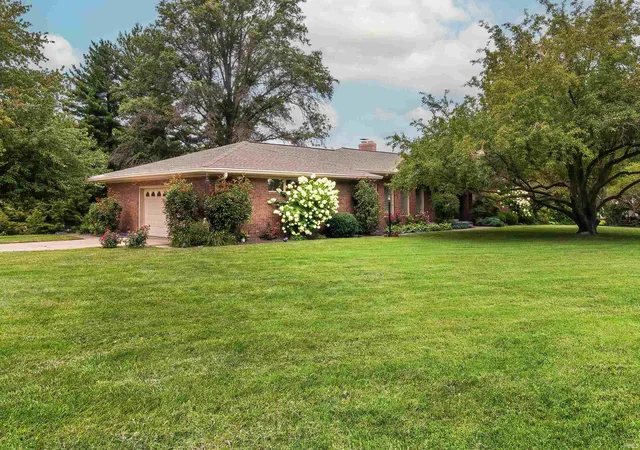 Homes for sale in Evansville, IN | 1834 Sassafrass Dr, Evansville, IN 47712 | MLS# 202627718