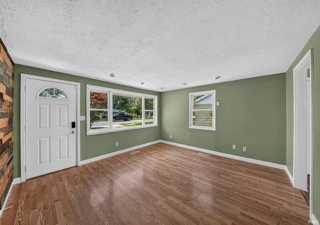 5th image of 602 W Elm St, New Carlisle, IN 46552 | MLS# 202627721