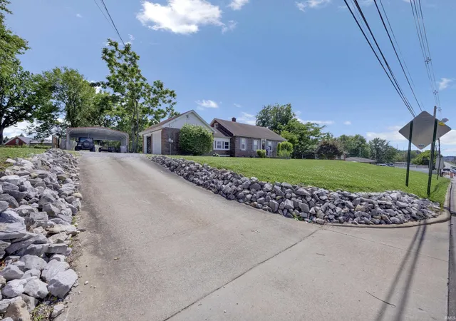 Homes for sale in Evansville, IN | 3001 Lynch Rd, Evansville, IN 47711 | MLS# 202627722