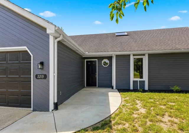 Photo 2 of Sale Pending at 2219 Lima Valley Dr, Fort Wayne, IN 46818 | MLS# 202627728 | Listing updated on 2026-07-12