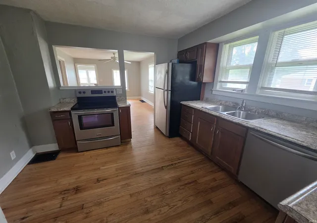 3rd image of 102 Owen St, Lafayette, IN 47905 | MLS# 202627731