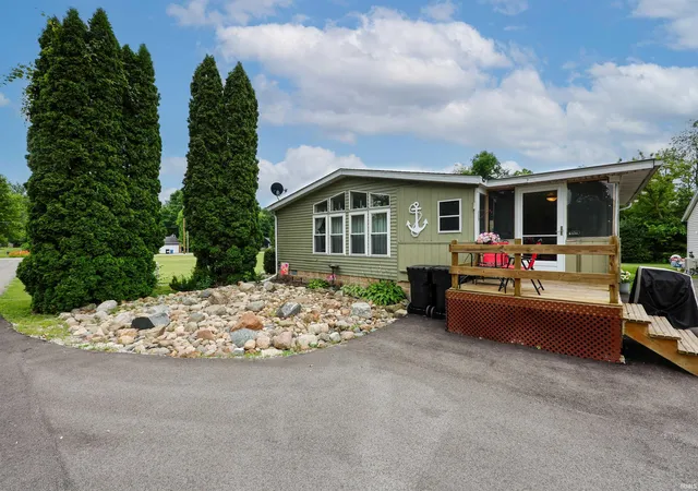 Photo 4 of Manufactured home for sale at 5195 N Old State Rd 102, Columbia City, IN 46725 | MLS# 202627742 | Listing updated on 2026-08-20