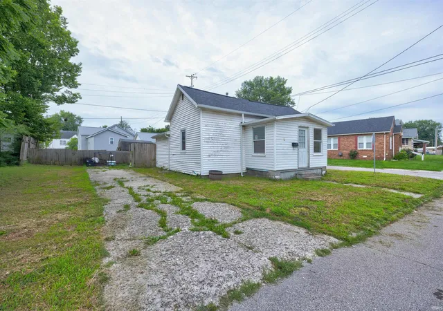 Photo 3 of Manufactured home for sale at 901 E State St, Princeton, IN 47670 | MLS# 202627745 | Listing updated on 2026-09-06