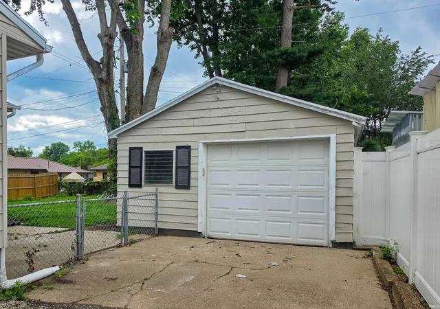 Photo 3 of Sale Pending at 1809 Mcconnell Ave, Evansville, IN 47714 | MLS# 202627746 | Listing updated on 2026-08-24