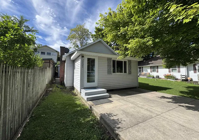 Manufactured home for sale at 6820 E Harrold Pl, Churubusco, IN 46723 | MLS# 202627832