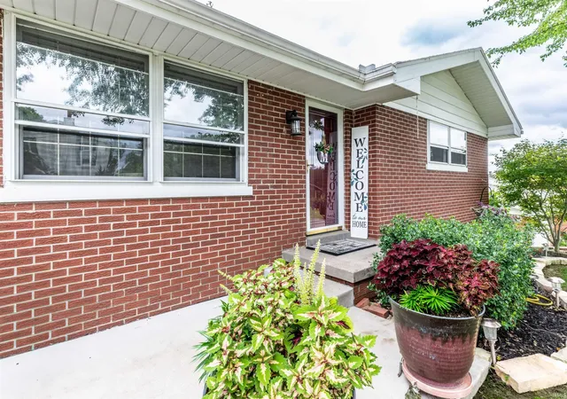 Homes for sale in Evansville, IN | 5901 Ohara Dr, Evansville, IN 47711 | MLS# 202627852