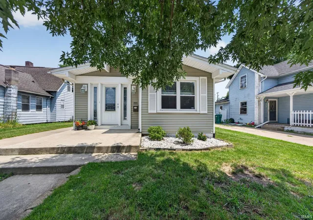 Homes for sale in Mishawaka, IN | 208 S Virgil St, Mishawaka, IN 46544 | MLS# 202627884
