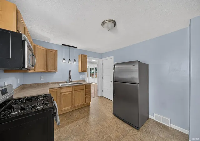 Homes for sale in Mishawaka, IN | 208 S Virgil St, Mishawaka, IN 46544 | MLS# 202627884