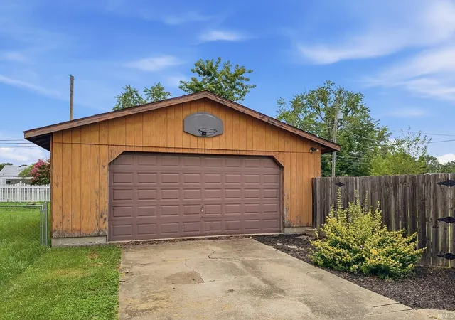 Homes for sale in Evansville, IN | 5708 N Fares Ave, Evansville, IN 47711 | MLS# 202627887