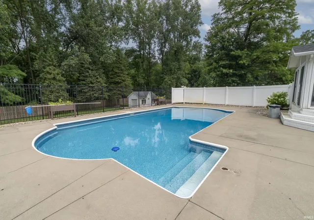 Photo 4 of Sale Pending at 55543 Willowbend Blvd, Bristol, IN 46507 | MLS# 202627910 | Listing updated on 2026-08-24