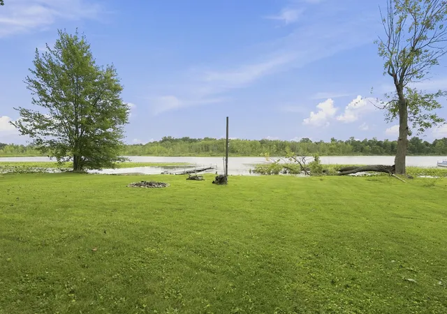 5th image of 320 Schaeffers Ct, Fremont, IN 46737 | MLS# 202627921