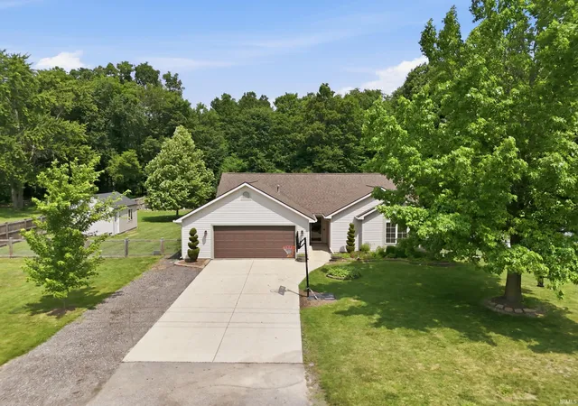 Photo 1 of Sale Pending at 2216 W Shoaff Rd, Huntertown, IN 46748 | MLS# 202627931 | Listing updated on 2026-07-17