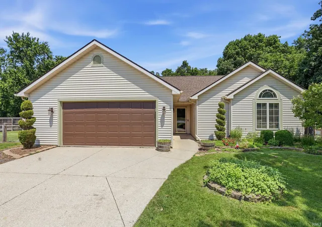 Photo 2 of Sale Pending at 2216 W Shoaff Rd, Huntertown, IN 46748 | MLS# 202627931 | Listing updated on 2026-07-17