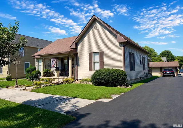 1st image of 1111 M St, Bedford, IN 47421 | MLS# 202627932