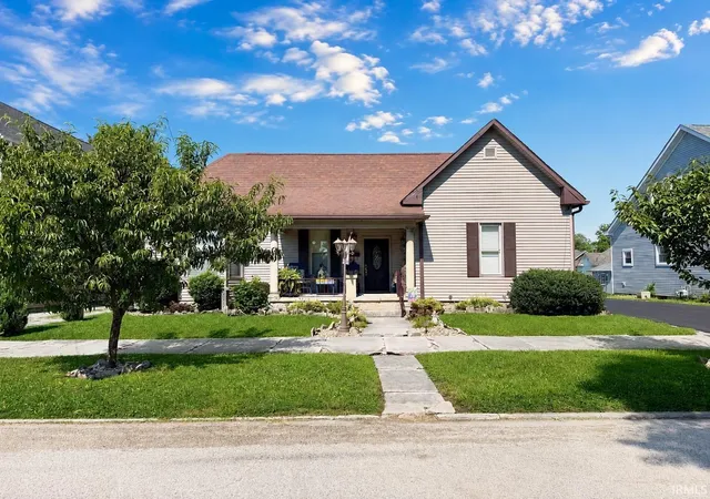 3rd image of 1111 M St, Bedford, IN 47421 | MLS# 202627932