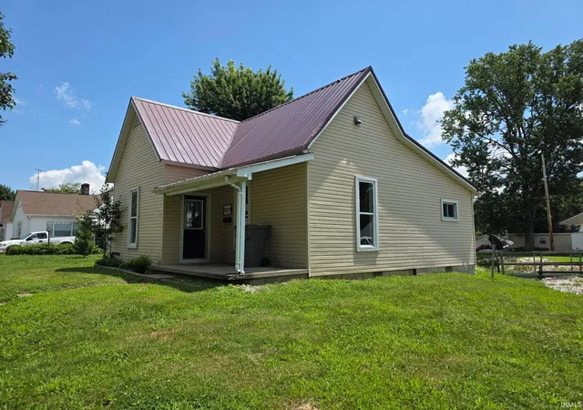 Homes for sale in Linton, IN | 909 E Vincennes St, Linton, IN 47441 | MLS# 202627967