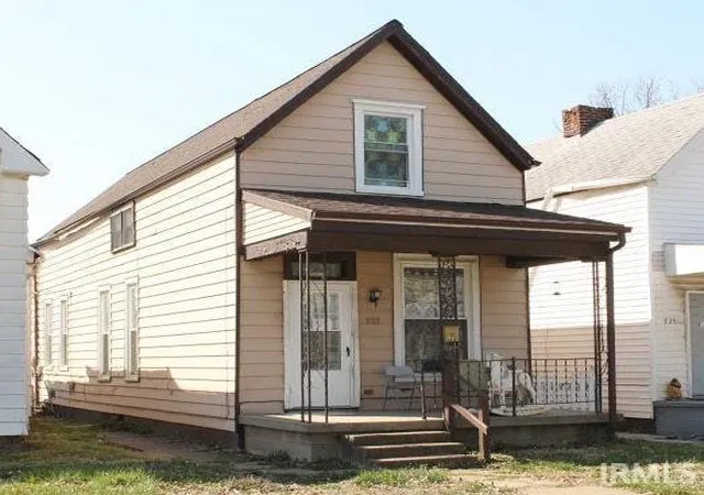 Homes for sale in Evansville, IN | 727 E Columbia St, Evansville, IN 47711 | MLS# 202627972