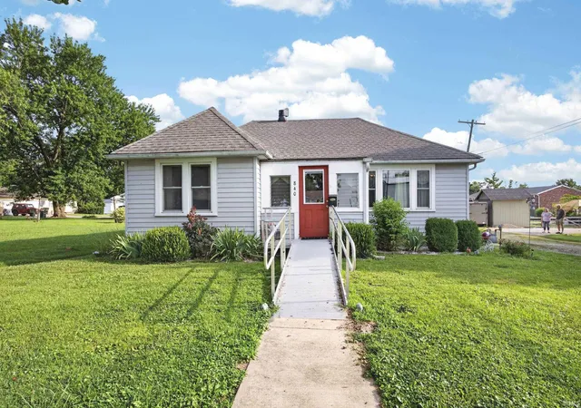Homes for sale in Linton, IN | 840 Ne H St, Linton, IN 47441 | MLS# 202627977