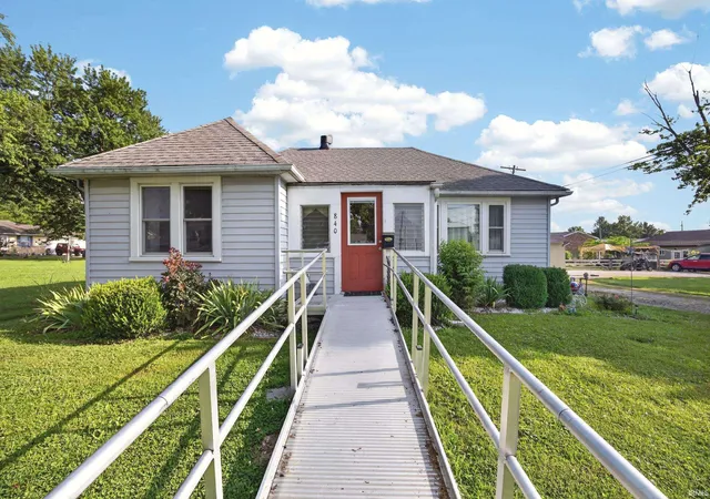 3rd image of 840 Ne H St, Linton, IN 47441 | MLS# 202627977