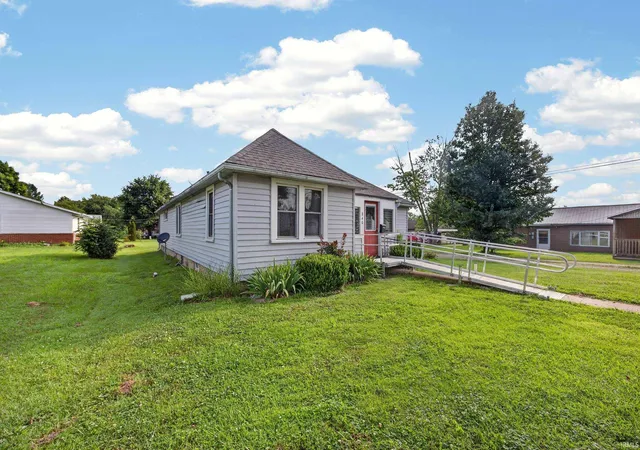 4th image of 840 Ne H St, Linton, IN 47441 | MLS# 202627977