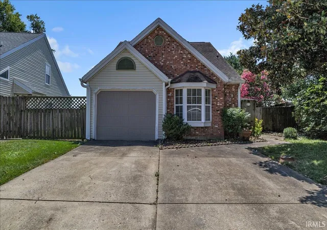 Homes for sale in Evansville, IN | 5707 Crossfield Dr, Evansville, IN 47715 | MLS# 202627995