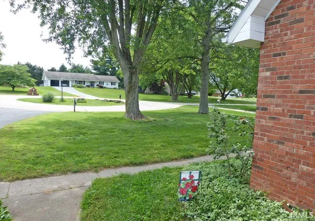 3rd image of 2810 Marian Dr, Vincennes, IN 47591 | MLS# 202628001