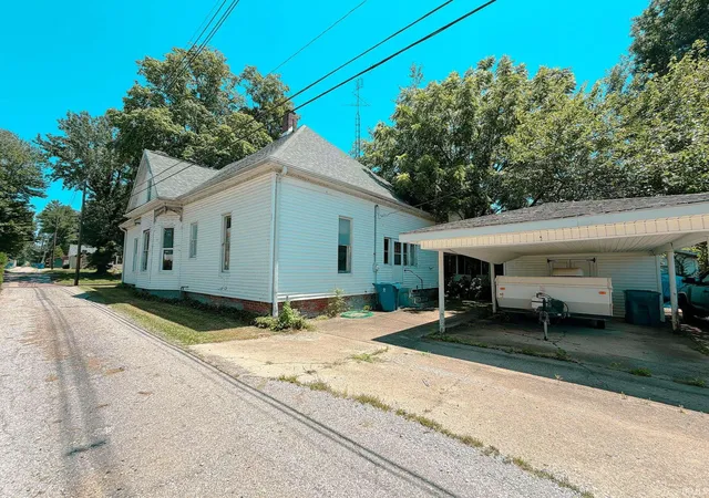 5th image of 714 N Cherry St, Mount Carmel, IL 62863 | MLS# 202628013